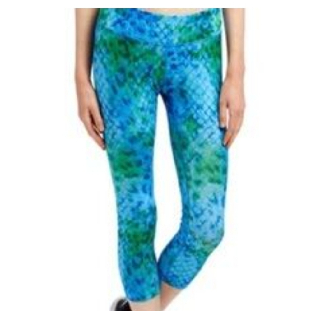 Steve Madden Blue and Green Mermaid Patterned Capris - Small